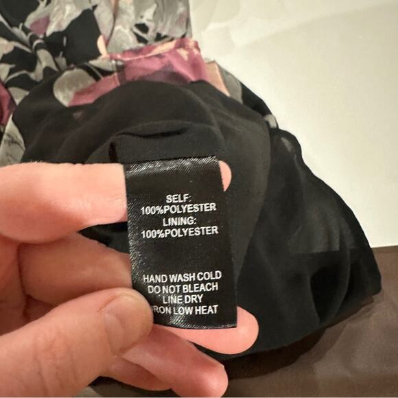 Lulus What’s Bloomin Bell Sleeve Black, Pink & Gray Floral‎ Romper Size S - Picture 10 of 13